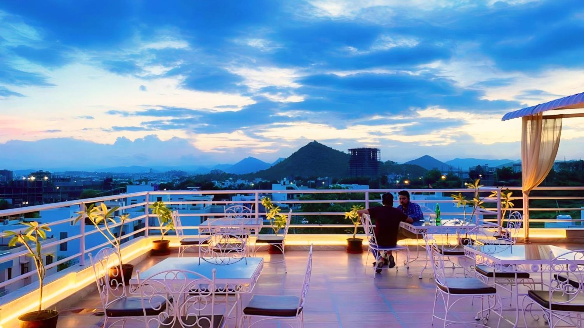 Hotel The Celebration By Amod Best Hotel & Rooftop Udaipur Exterior photo