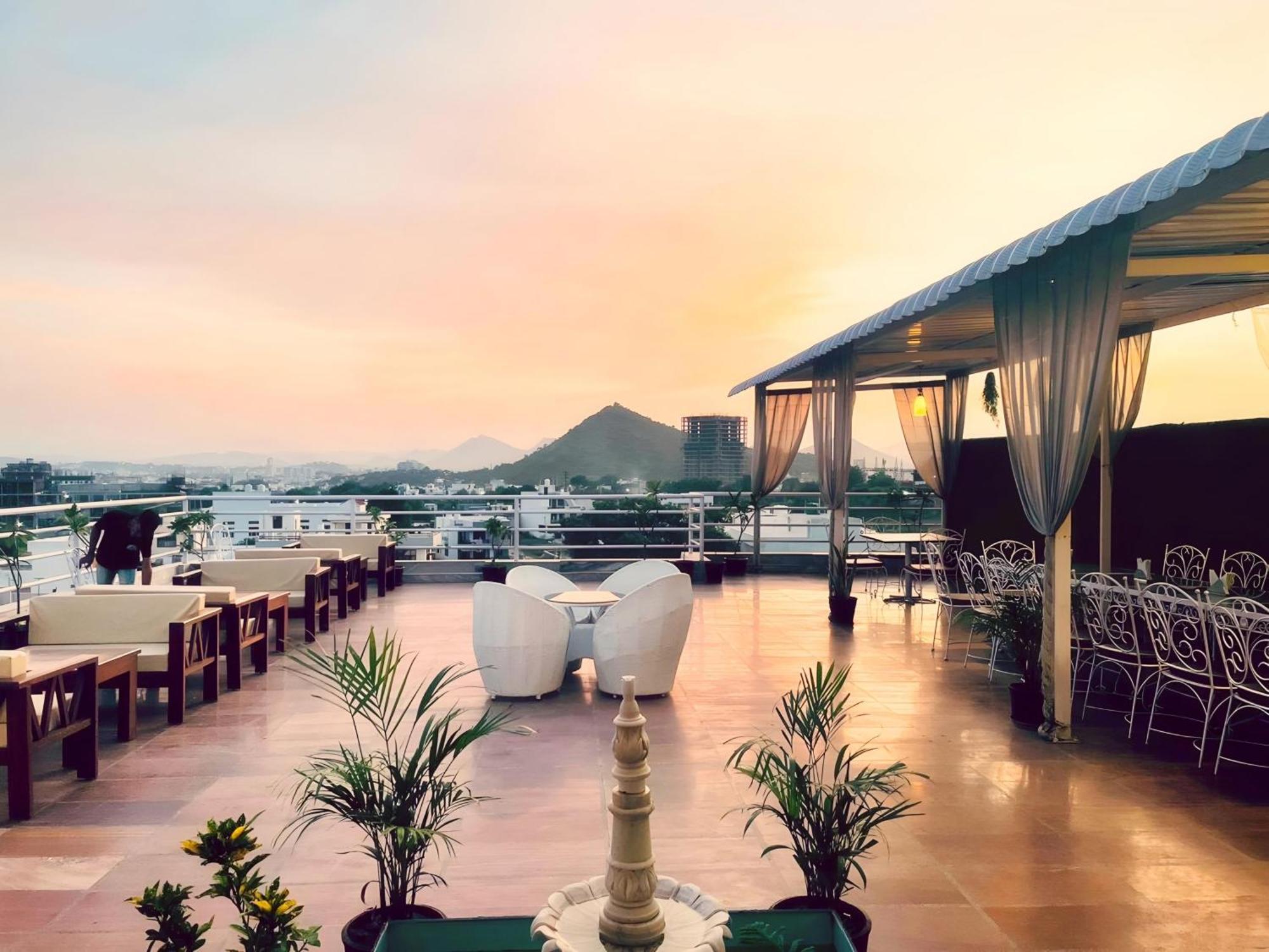 Hotel The Celebration By Amod Best Hotel & Rooftop Udaipur Exterior photo