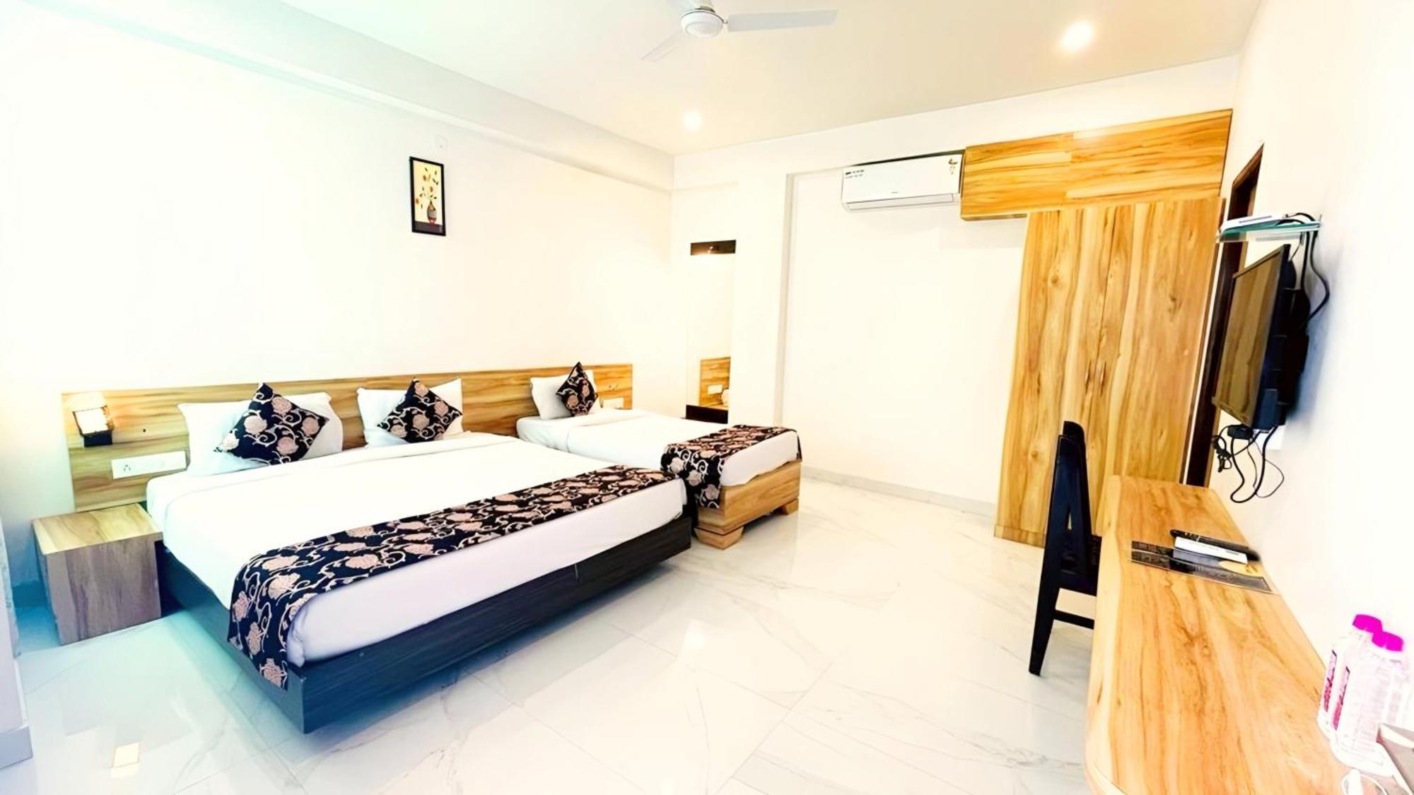 Hotel The Celebration By Amod Best Hotel & Rooftop Udaipur Exterior photo