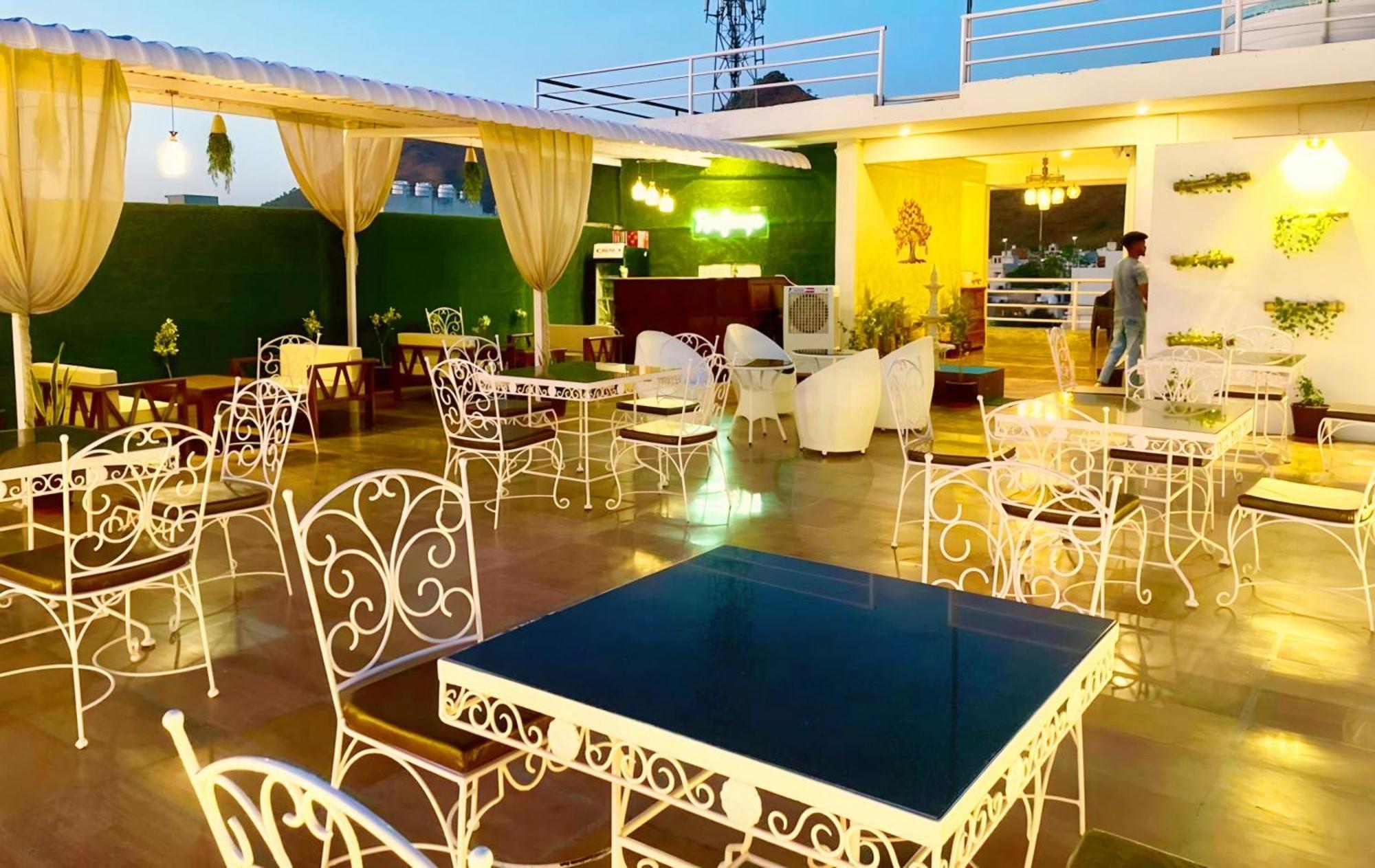 Hotel The Celebration By Amod Best Hotel & Rooftop Udaipur Exterior photo