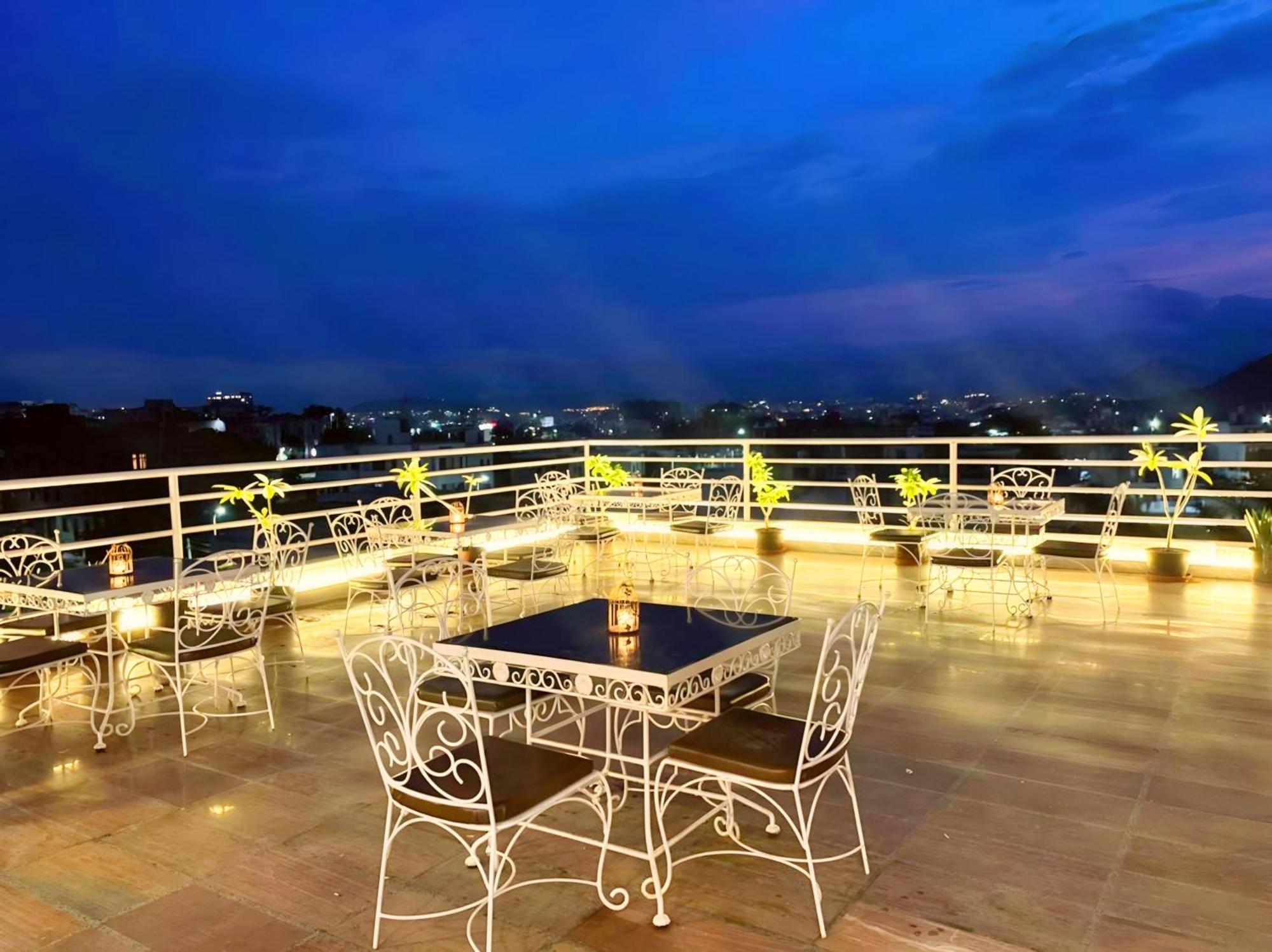 Hotel The Celebration By Amod Best Hotel & Rooftop Udaipur Exterior photo