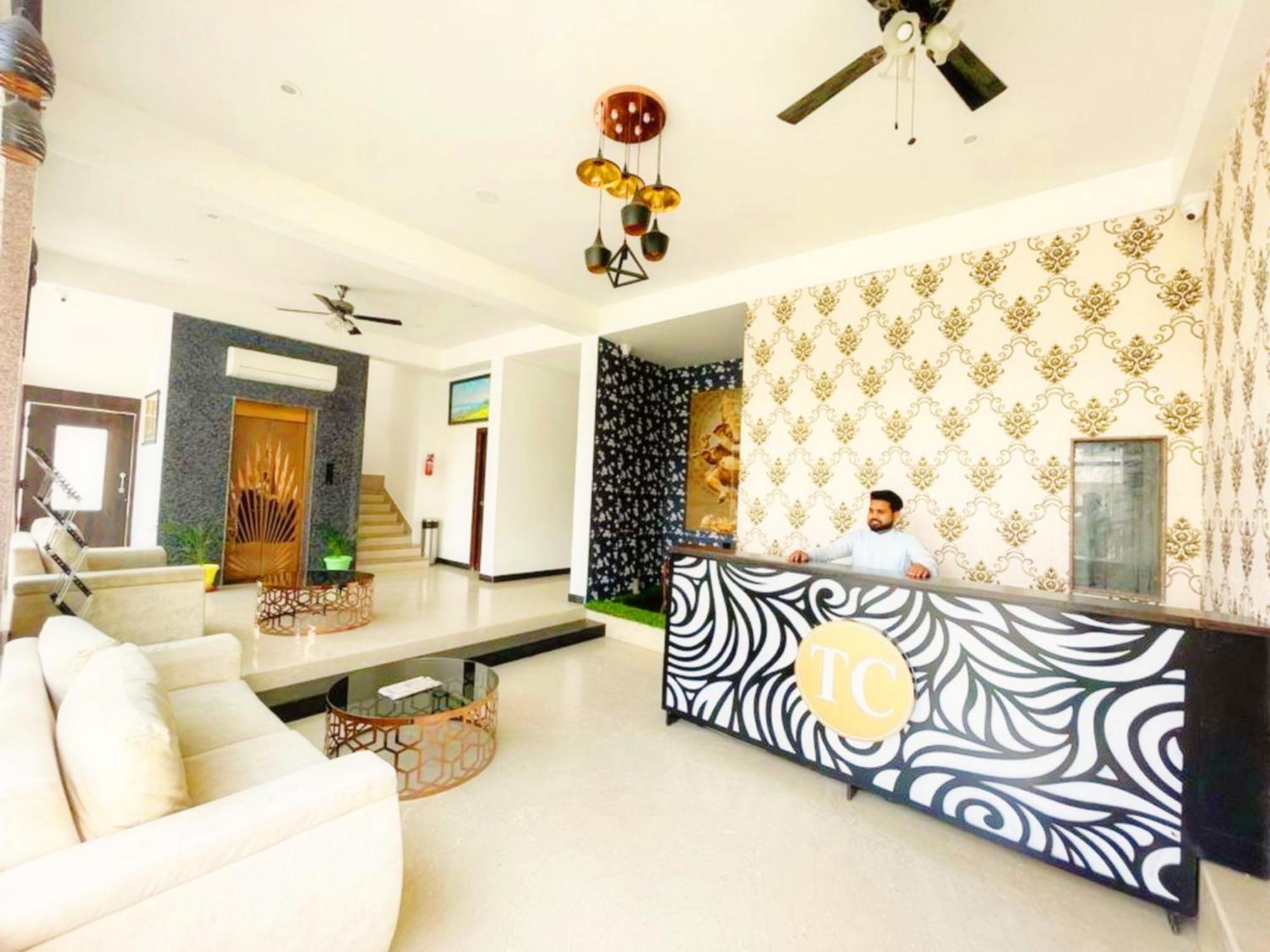 Hotel The Celebration By Amod Best Hotel & Rooftop Udaipur Exterior photo