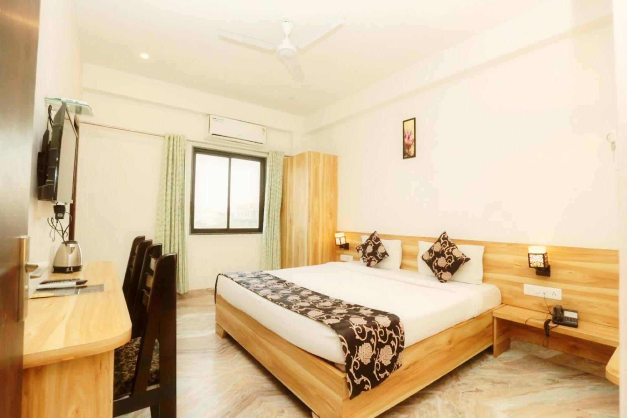 Hotel The Celebration By Amod Best Hotel & Rooftop Udaipur Exterior photo